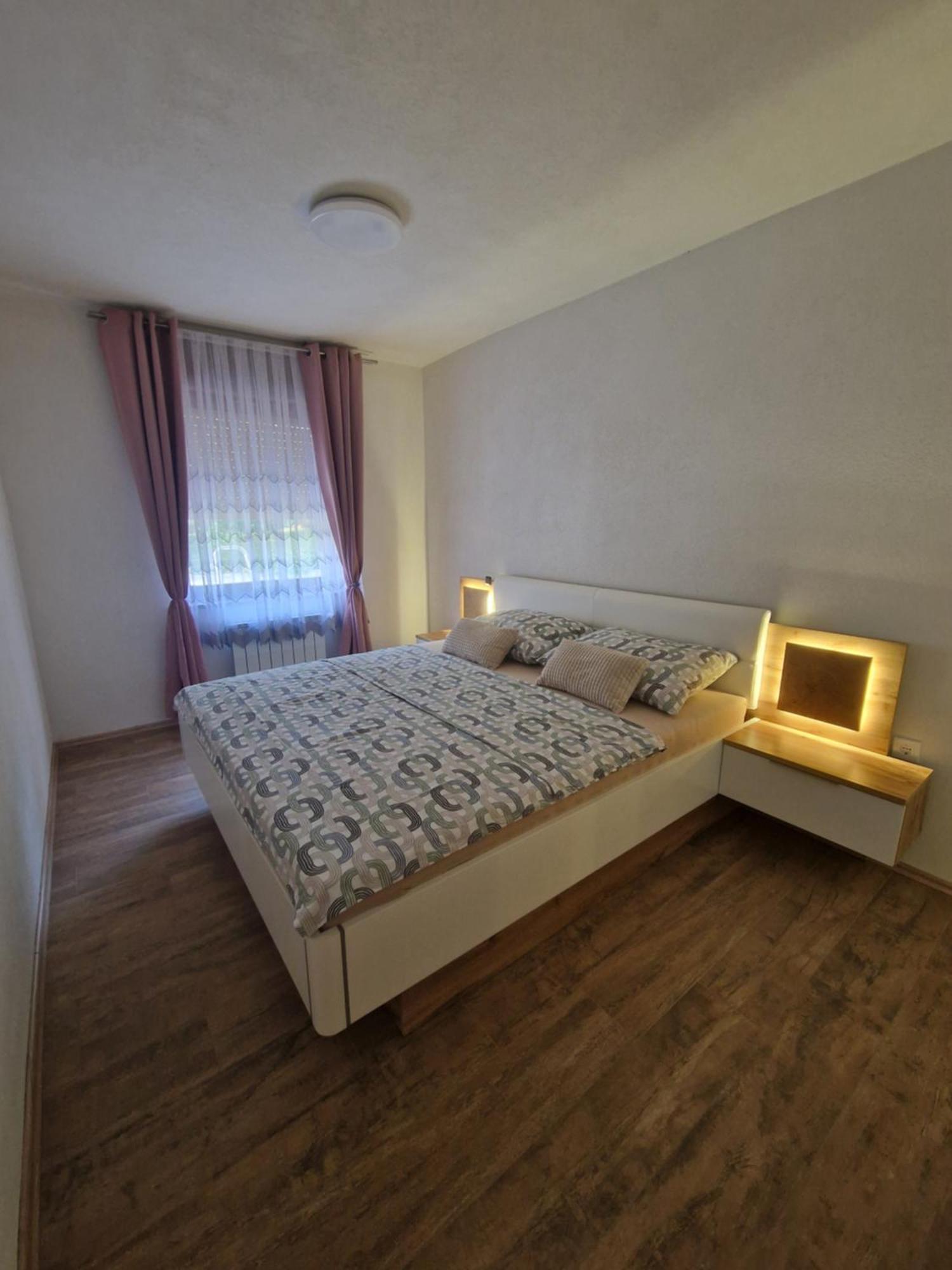 Apartma-Sobe Lejla Vipava Exterior foto