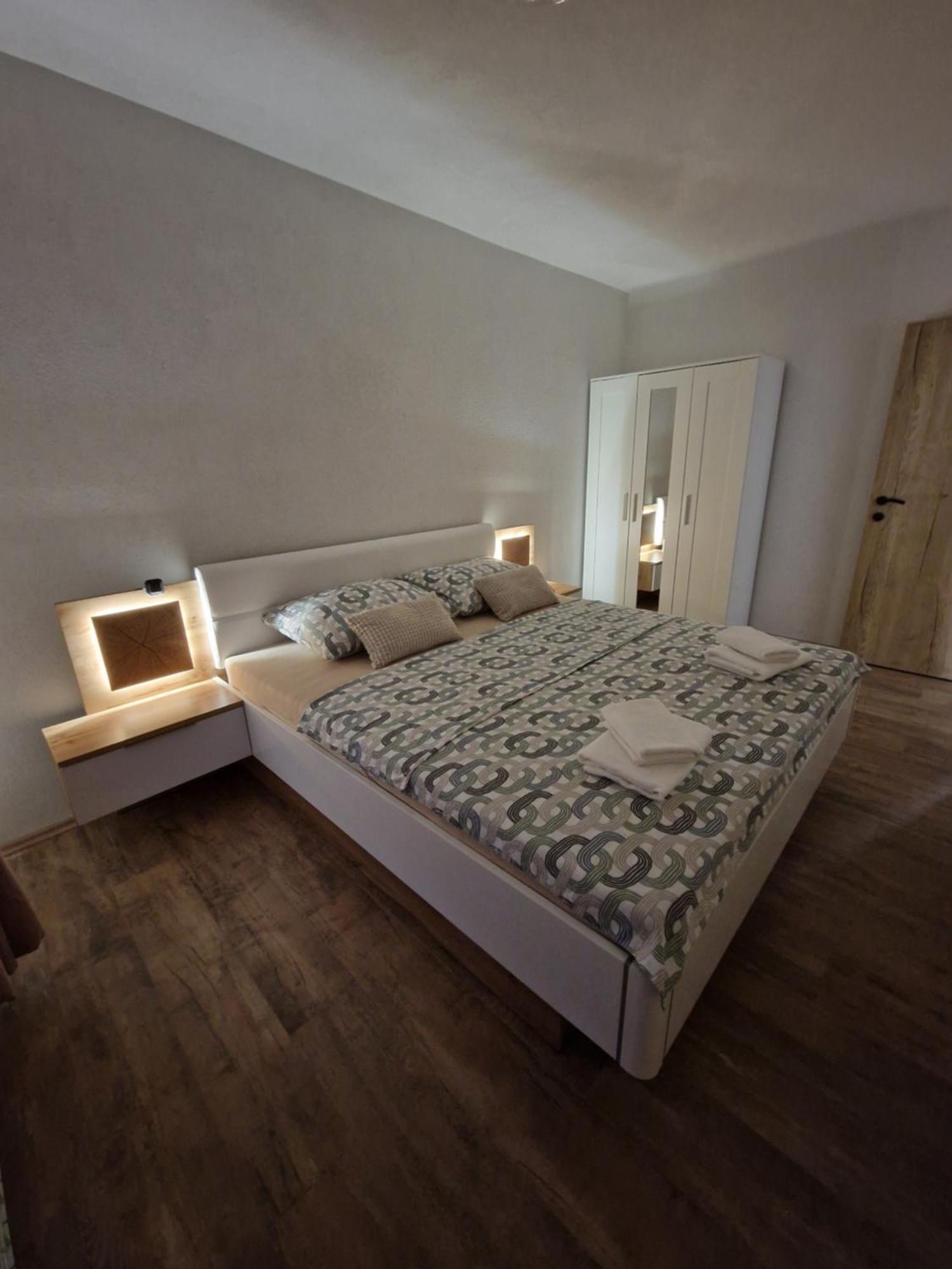 Apartma-Sobe Lejla Vipava Exterior foto