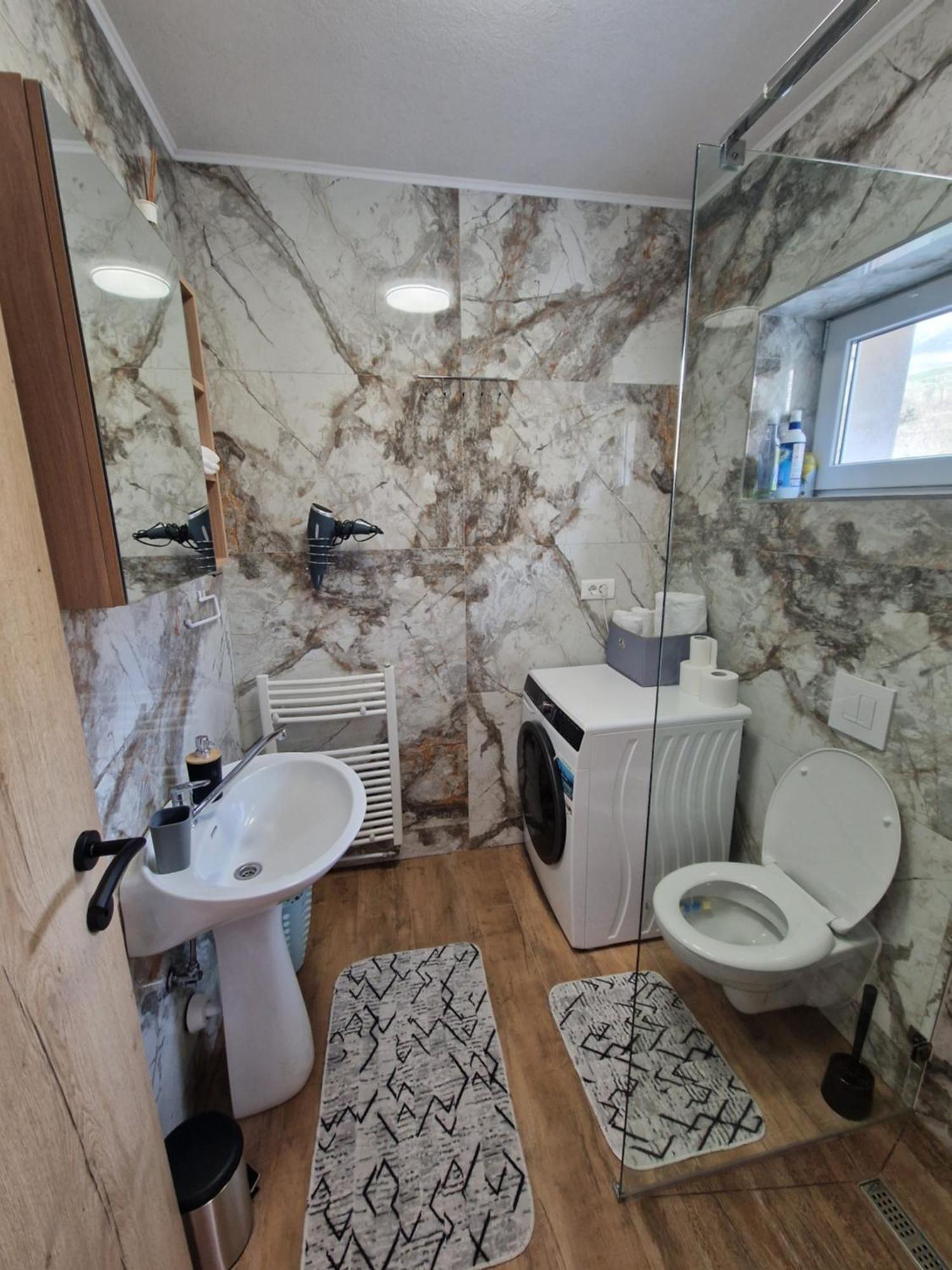 Apartma-Sobe Lejla Vipava Exterior foto