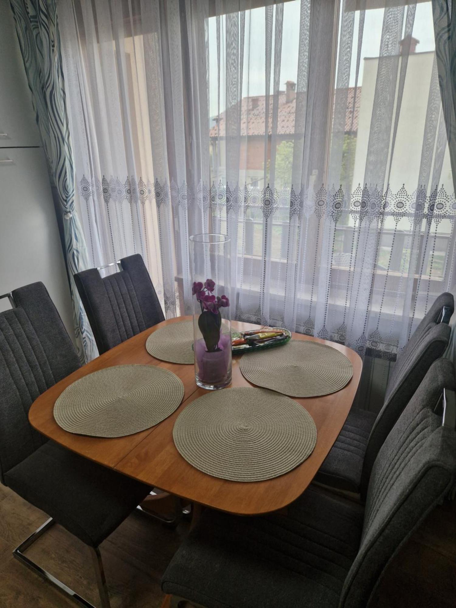 Apartma-Sobe Lejla Vipava Exterior foto